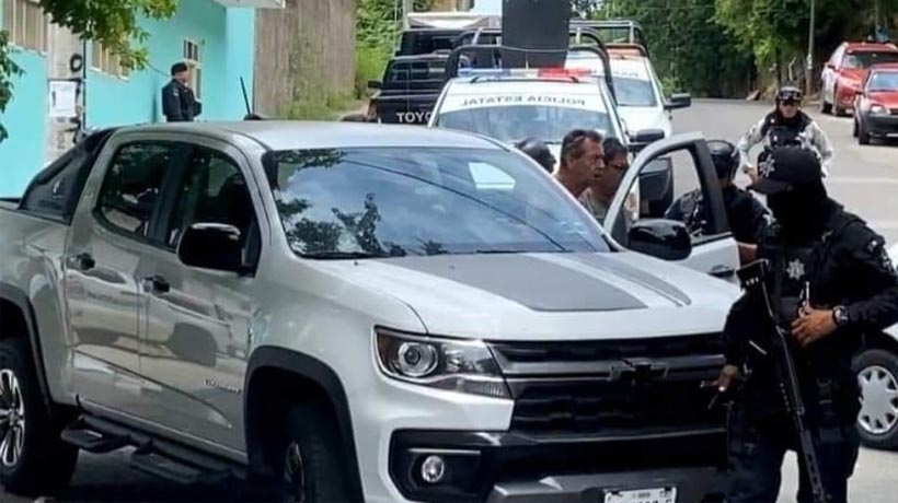 Atacan en Zihuatanejo a un hombre a bordo de una camioneta blindada