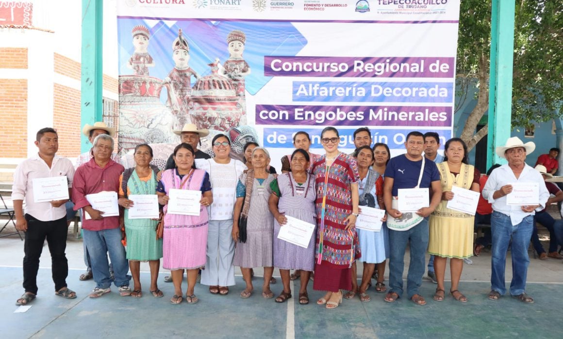 Premian a 19 artesanos guerrerenses por el XV Concurso de Alfarería Decorada