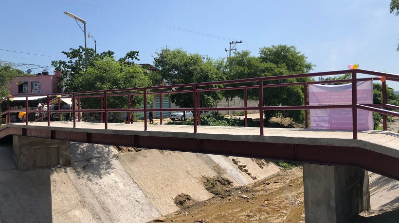 Inauguran puente peatonal en San Agustín de Acapulco