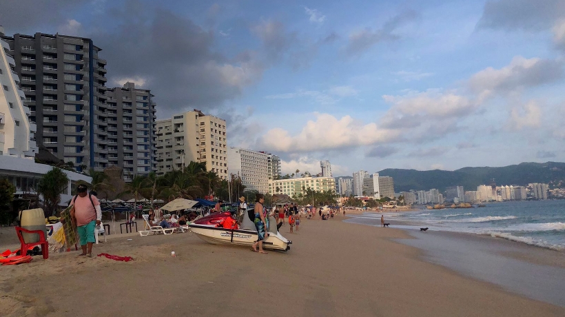 Resultados de vacaciones de verano divide opiniones entre turisteros de Acapulco