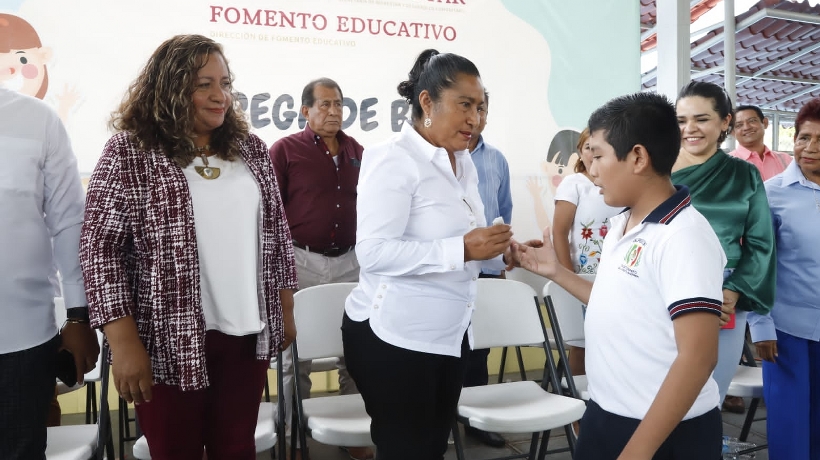 Anuncia Abelina López apoyos de 'Estudiar para Transformar' para 2500 alumnos