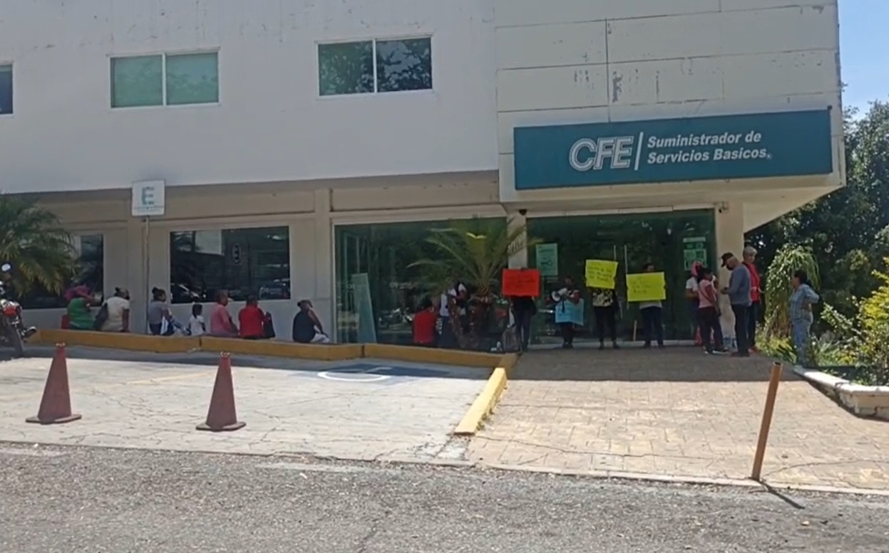 Protestan en oficinas de la CFE en Chilpancingo; exigen energía para CAPACH