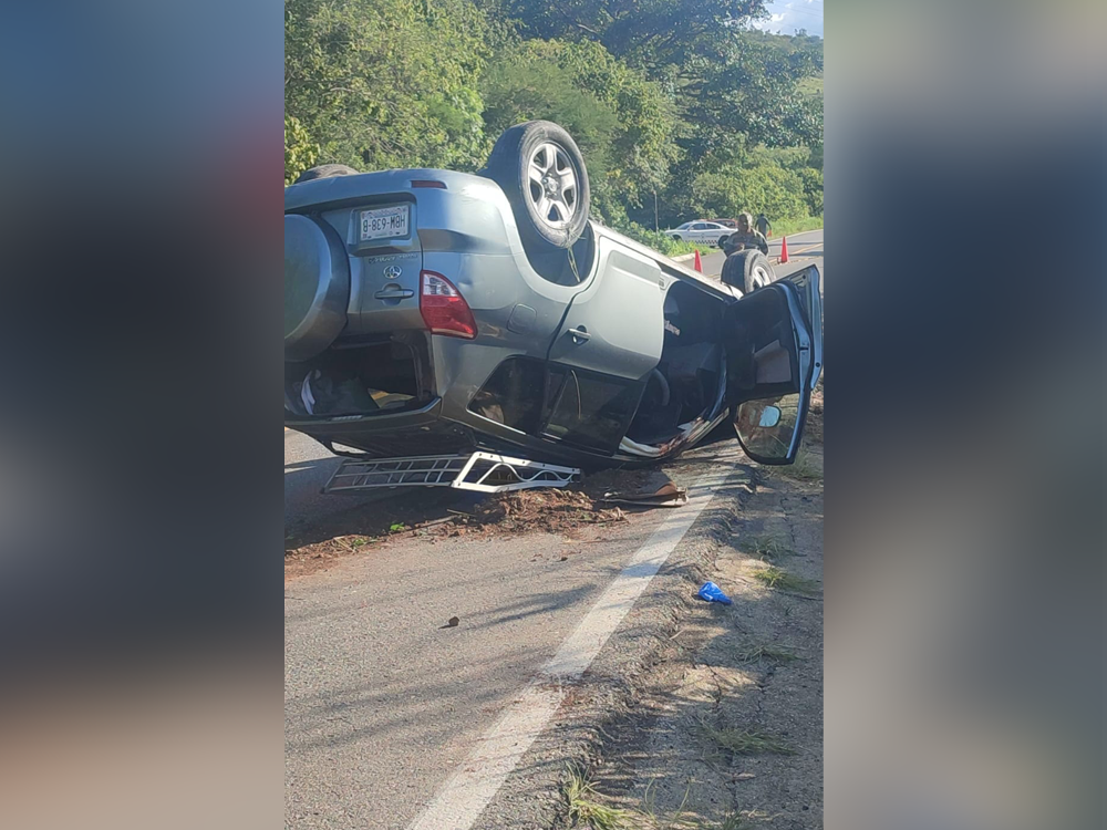 Vuelca camioneta en Chilpancingo; una persona perdió la vida