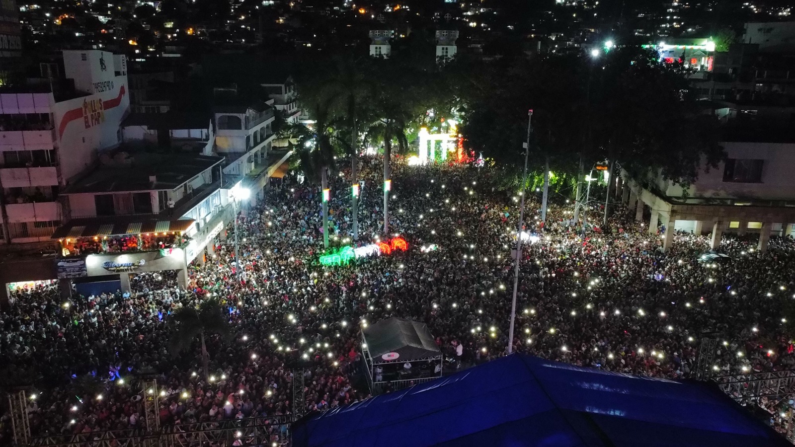 Más de 60 mil personas dan el grito de Independencia en Acapulco