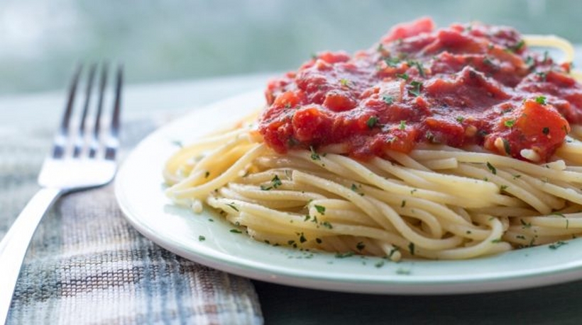 Resurge en TikTok caso de joven que murió por comer pasta sin refrigerar