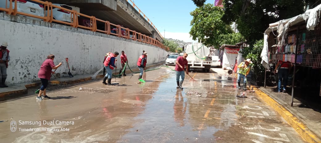 Brigadas atienden mercados afectados por “Max” en Acapulco