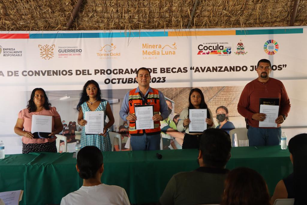 Avanzando Juntos: Renueva Minera Media Luna programa de becas en Guerrero