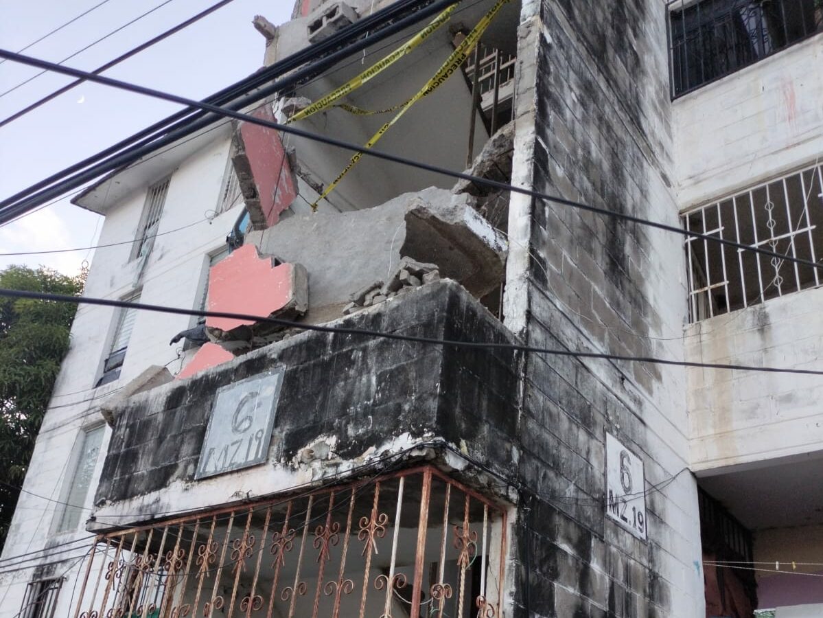 Atienden colapso de barandal en el Coloso de Acapulco