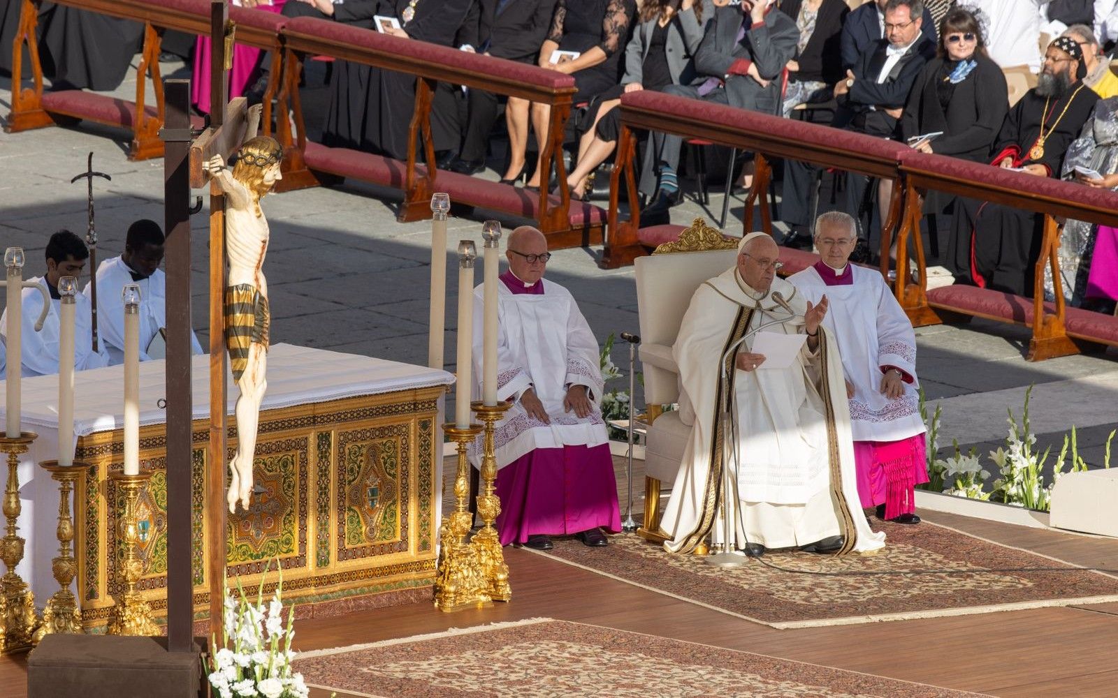 Papa Francisco inaugura Sínodo afirmando que la iglesia “está abierta para todos”.