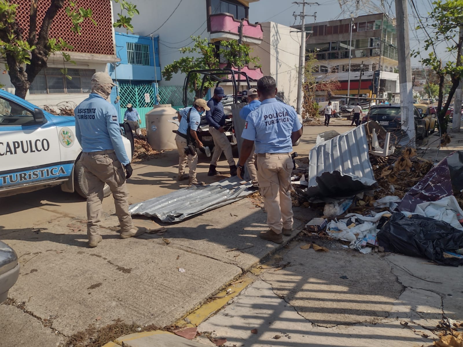 Secretaría de Seguridad ayuda con limpieza de calles de Acapulco