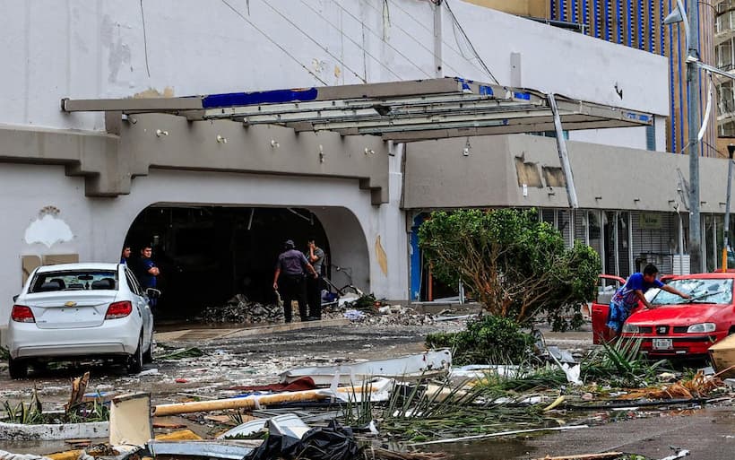 Mientras que AMLO dice que se restablecieron bancos en Acapulco, muchos continúan destrozados