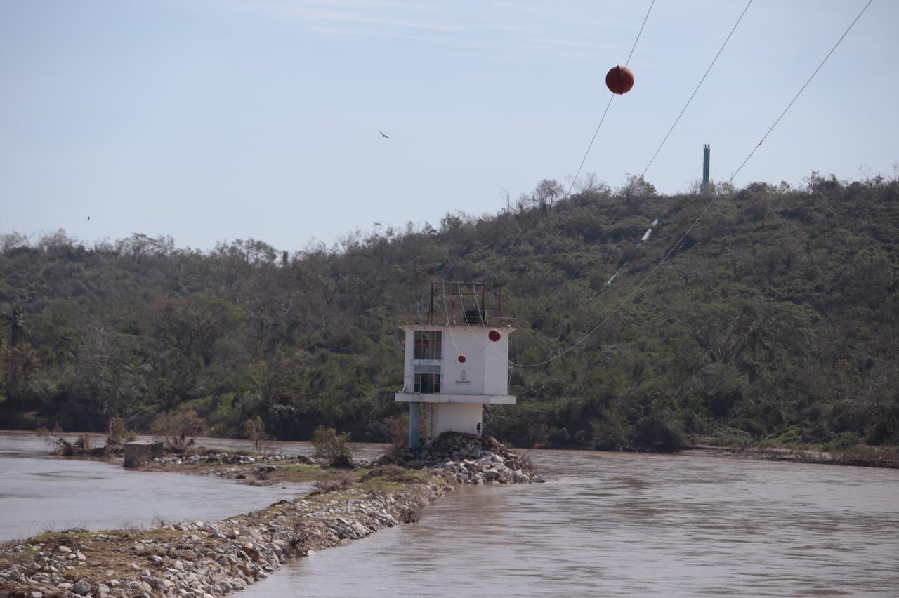 Abastece CAPAMA con pipas de agua a la zona poniente de Acapulco