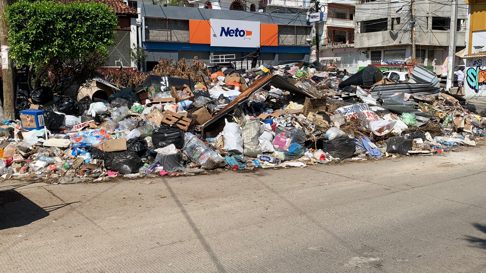 Empeora situación sanitaria de Acapulco; toneladas de basura se encuentran en las calles