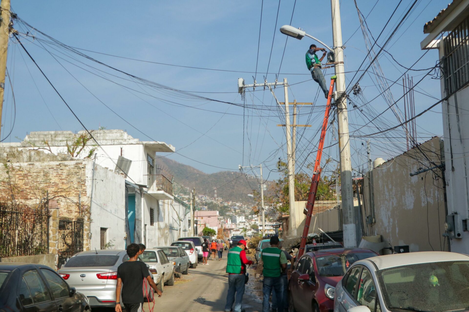 Alumbrado en avenidas de Acapulco sigue en reparación