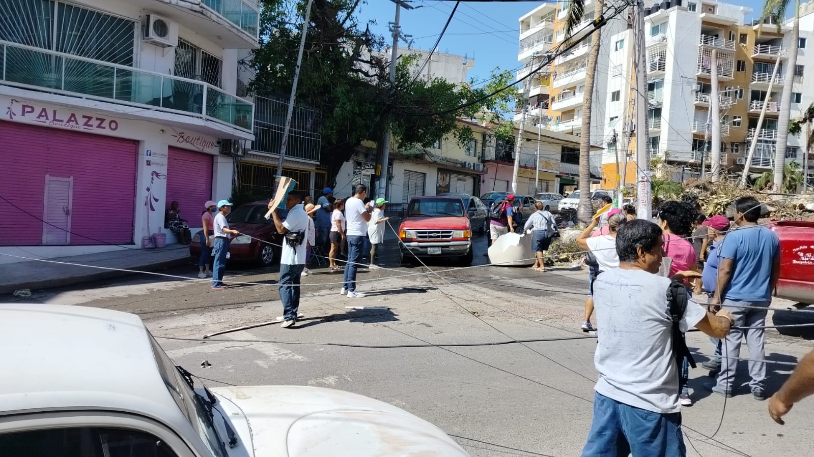 Vecinos bloquean calles de Acapulco, exigen ser parte del censo