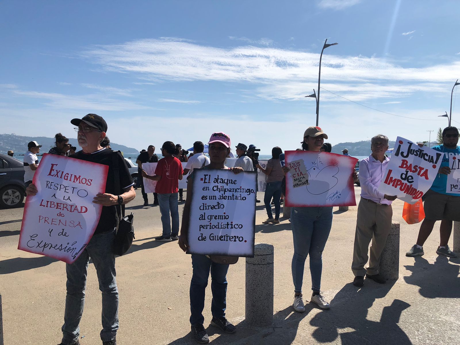 Se suman periodistas de Acapulco a protestas por  ataque contra reporteros en Chilpancingo