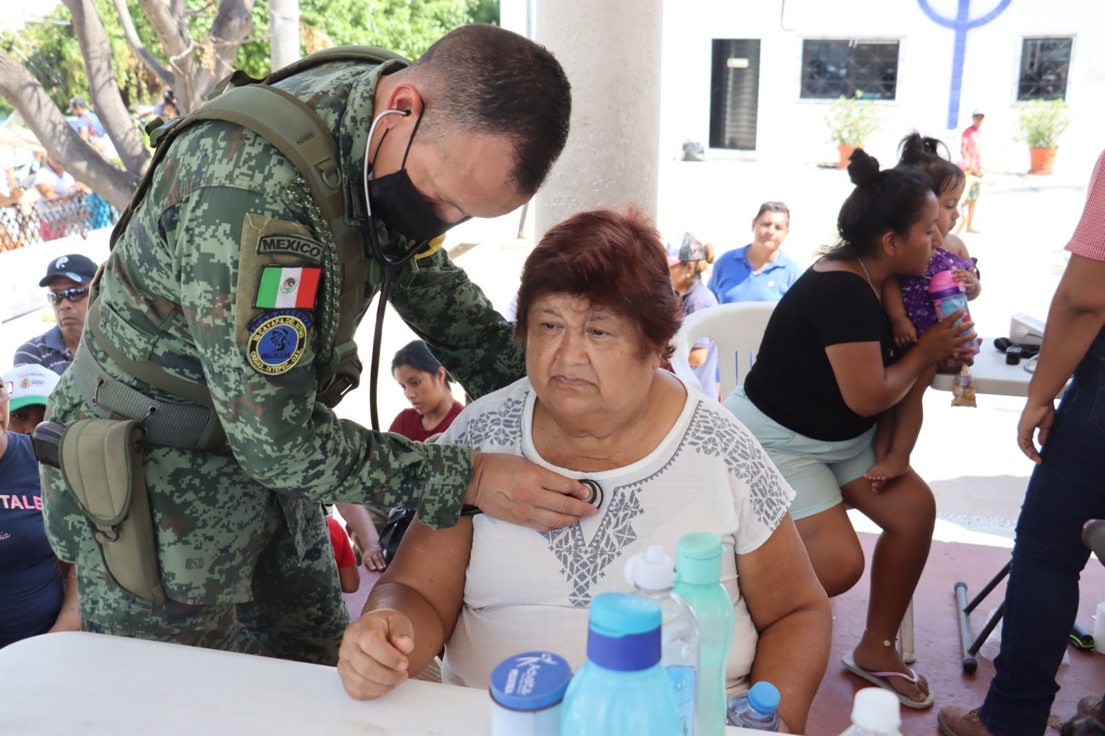 Profesionales de la salud que trabajan en contingencia de Otis suman 1,100