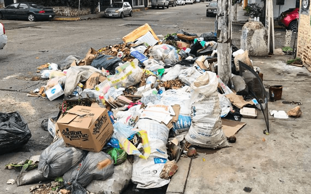 la basura en las calles sigue acumulandose 