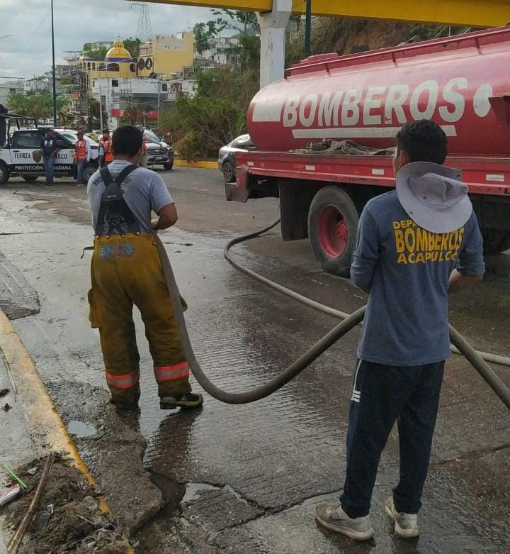 Bomberos sofocan incendios en distintos puntos de Acapulco