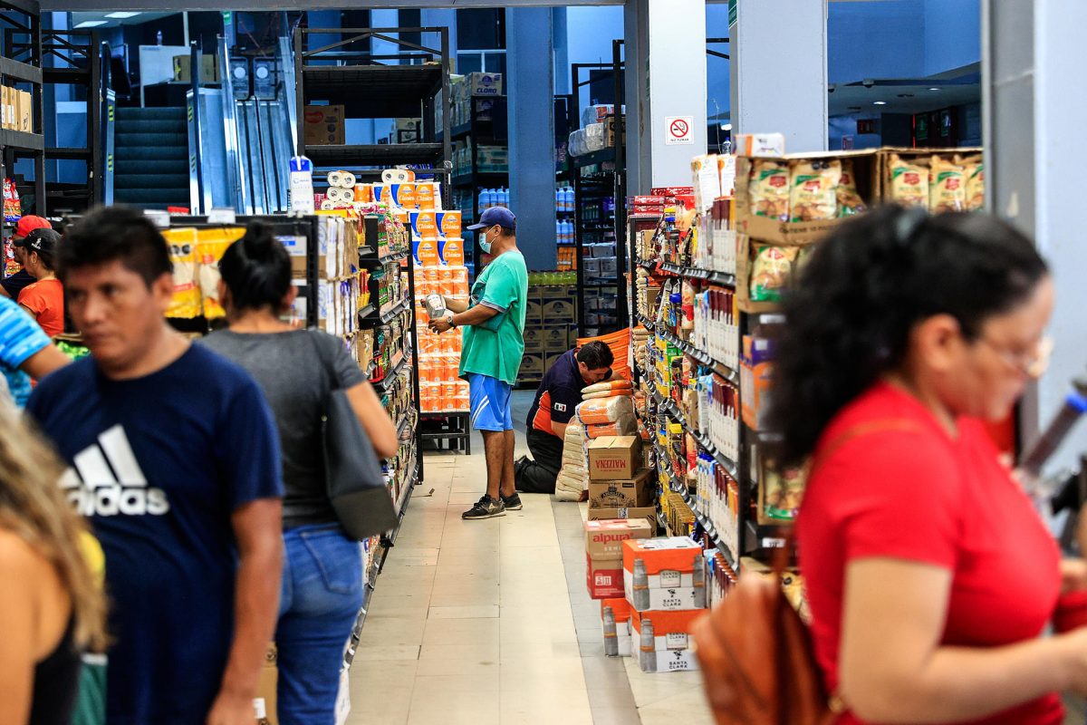 Reabren algunos supermercados en Acapulco
