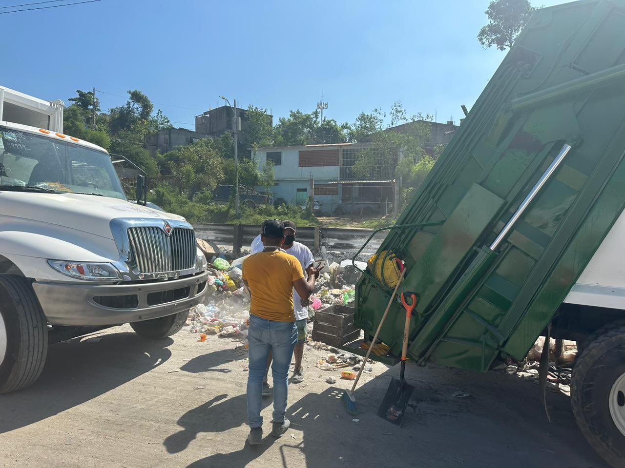 Refuerza Evelyn Salgado limpieza tras Otis en la zona suburbana de Acapulco
