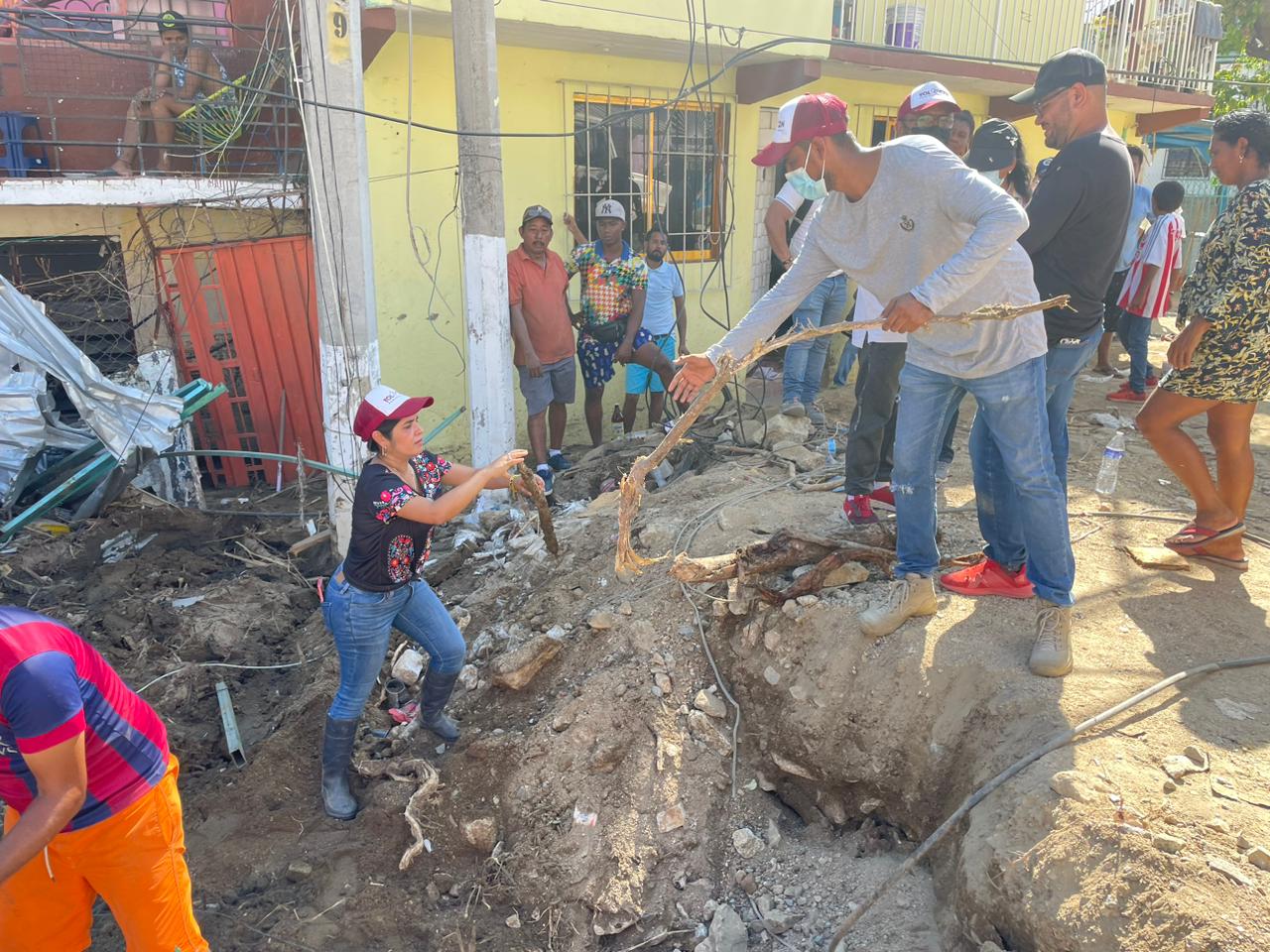 Realiza Yoloczin Domínguez labores de limpieza en la colonia Palma Sola de Acapulco