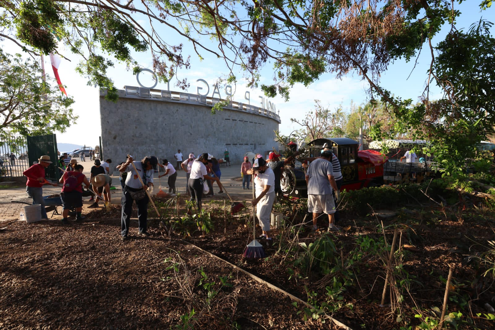 Más de 800 personas se congregan para limpiar Parque Papagayo