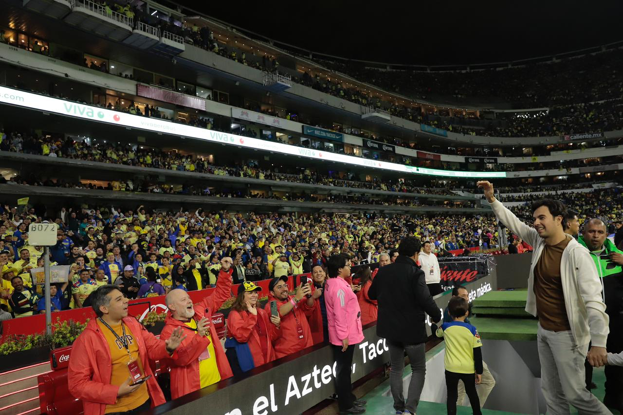 Checo Pérez acude al Estadio Azteca para apoyar América