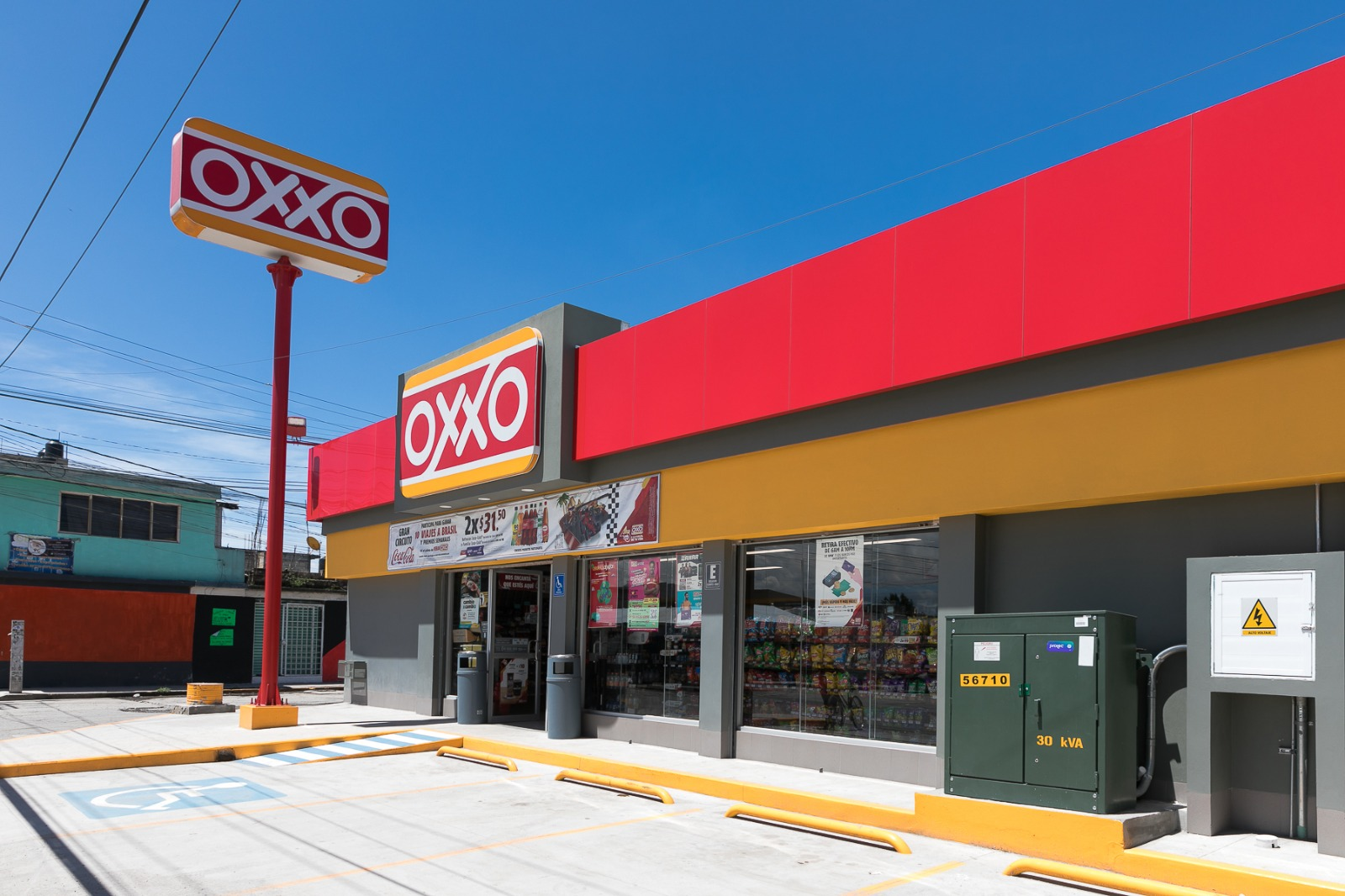 Oxxo reabre tiendas en Acapulco e invierte 800 mdp para rehabilitación