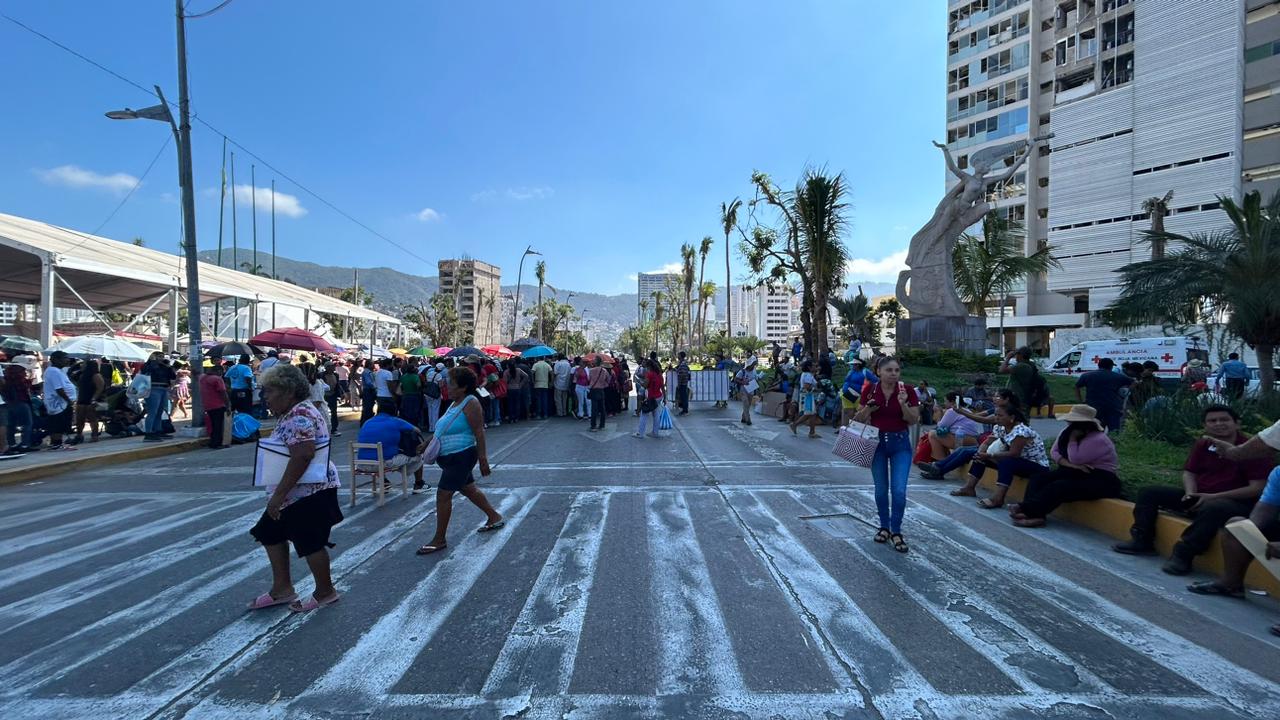 Con bloqueo en la Costera de Acapulco exigen créditos del Bienestar