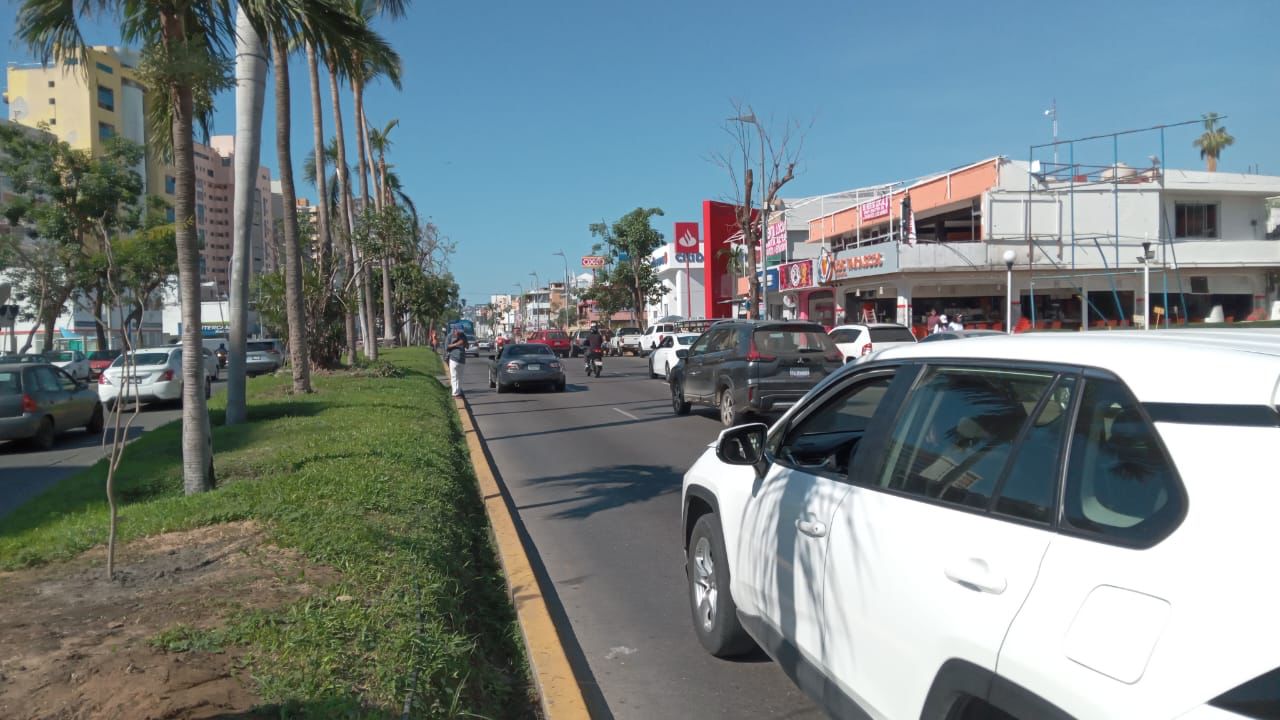 Retiran bloqueo en la Costera tras diálogo con autoridades