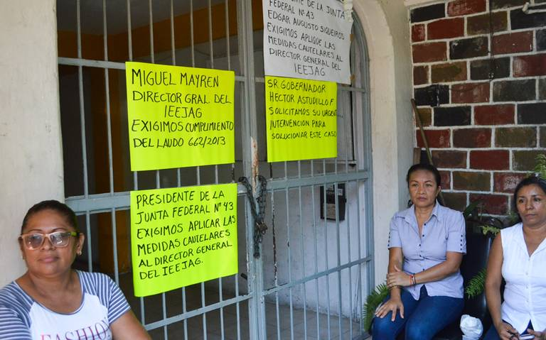 Trabajadores del IEEJAG protestan por falta de derechos laborales