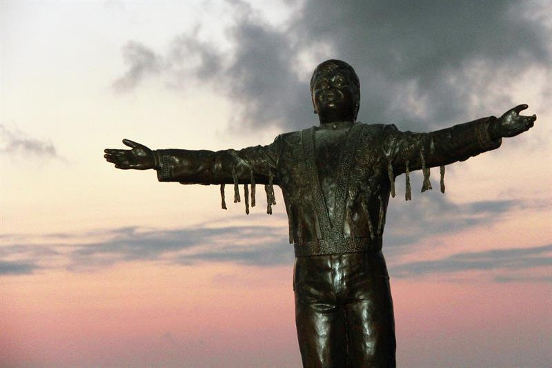 Desaparece estatua de Juan Gabriel en Sinfonía del Mar