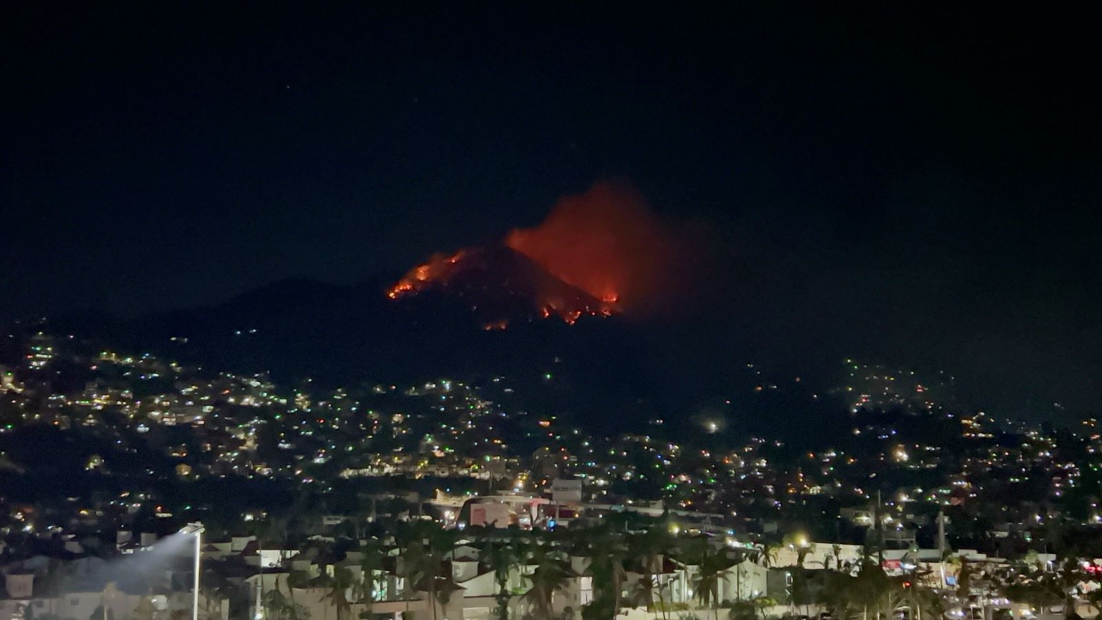 Reportan incendio en parte alta de colonia Dragos