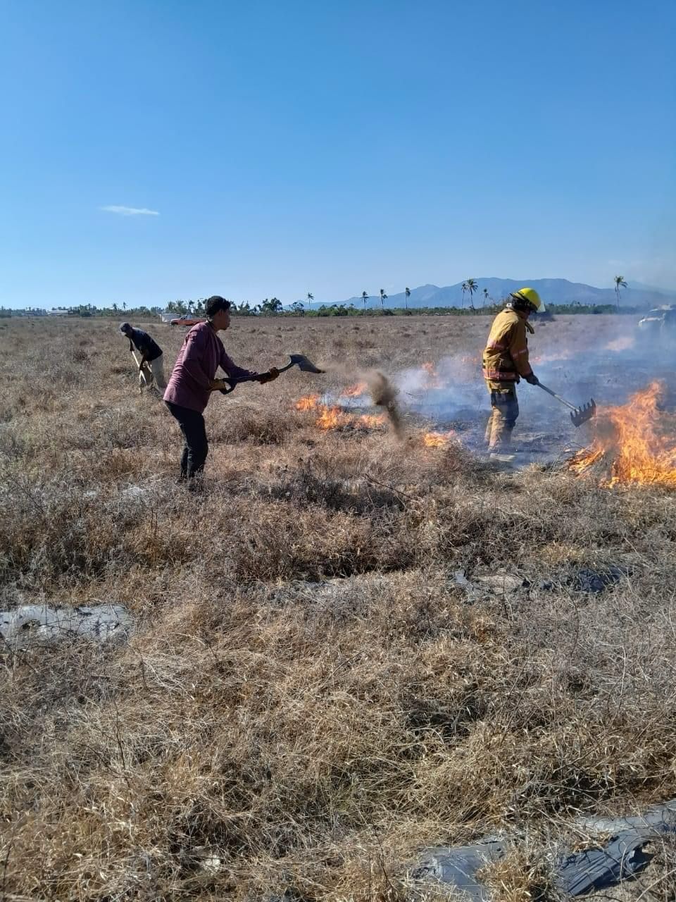 Atienden incendios en diferentes puntos de Acapulco