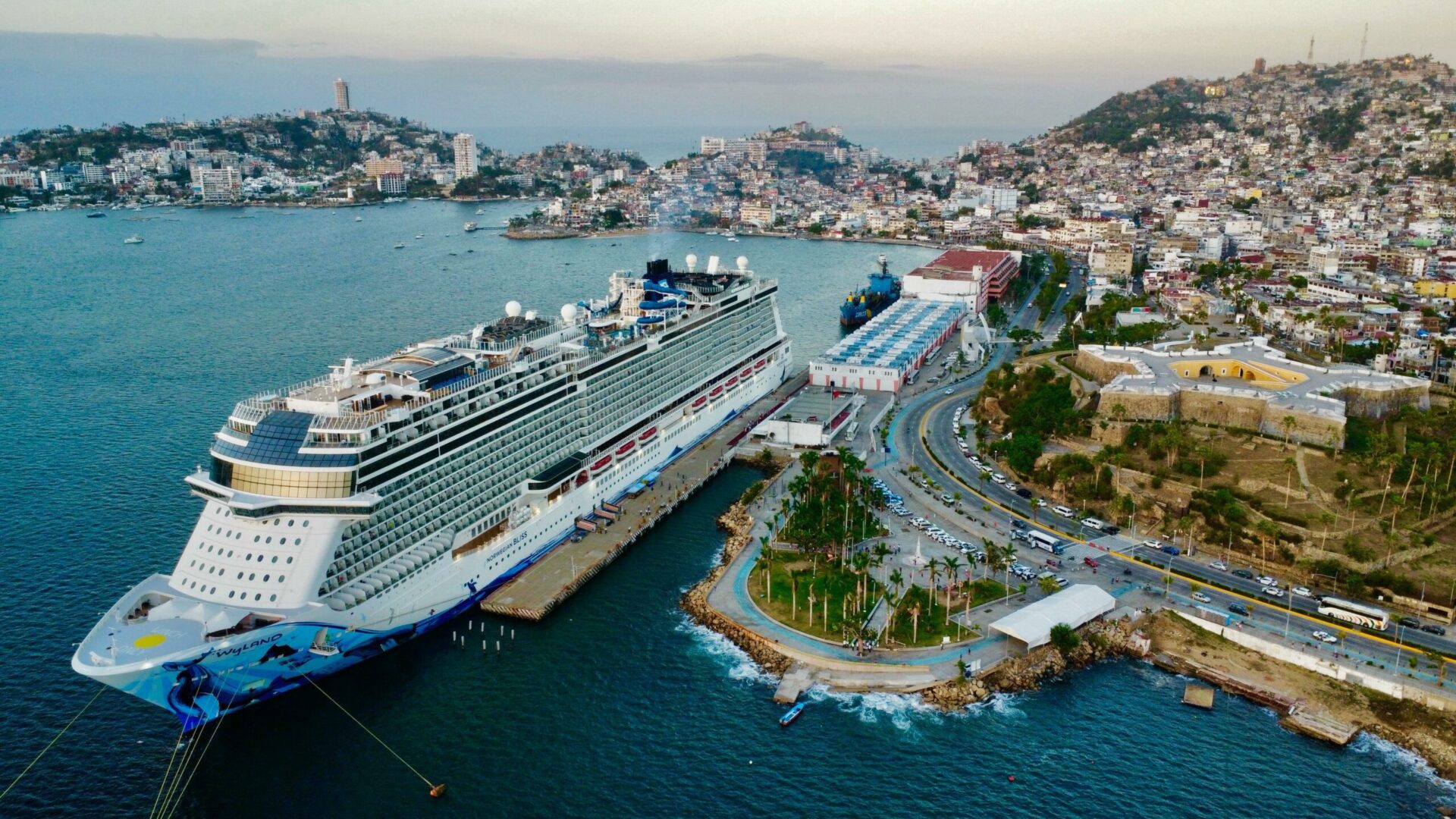 Arriba a Acapulco el crucero Norwegian Bliss con más de 5 mil personas a bordo