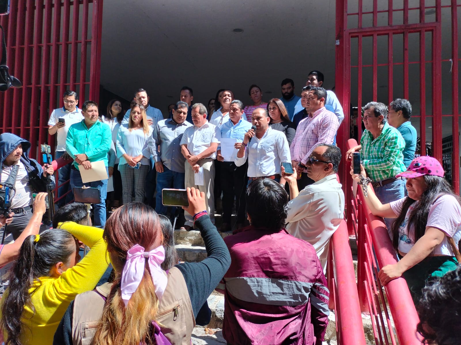 Renuncian al PRI Guerrero el líder en Chilpancingo, regidores y más militantes