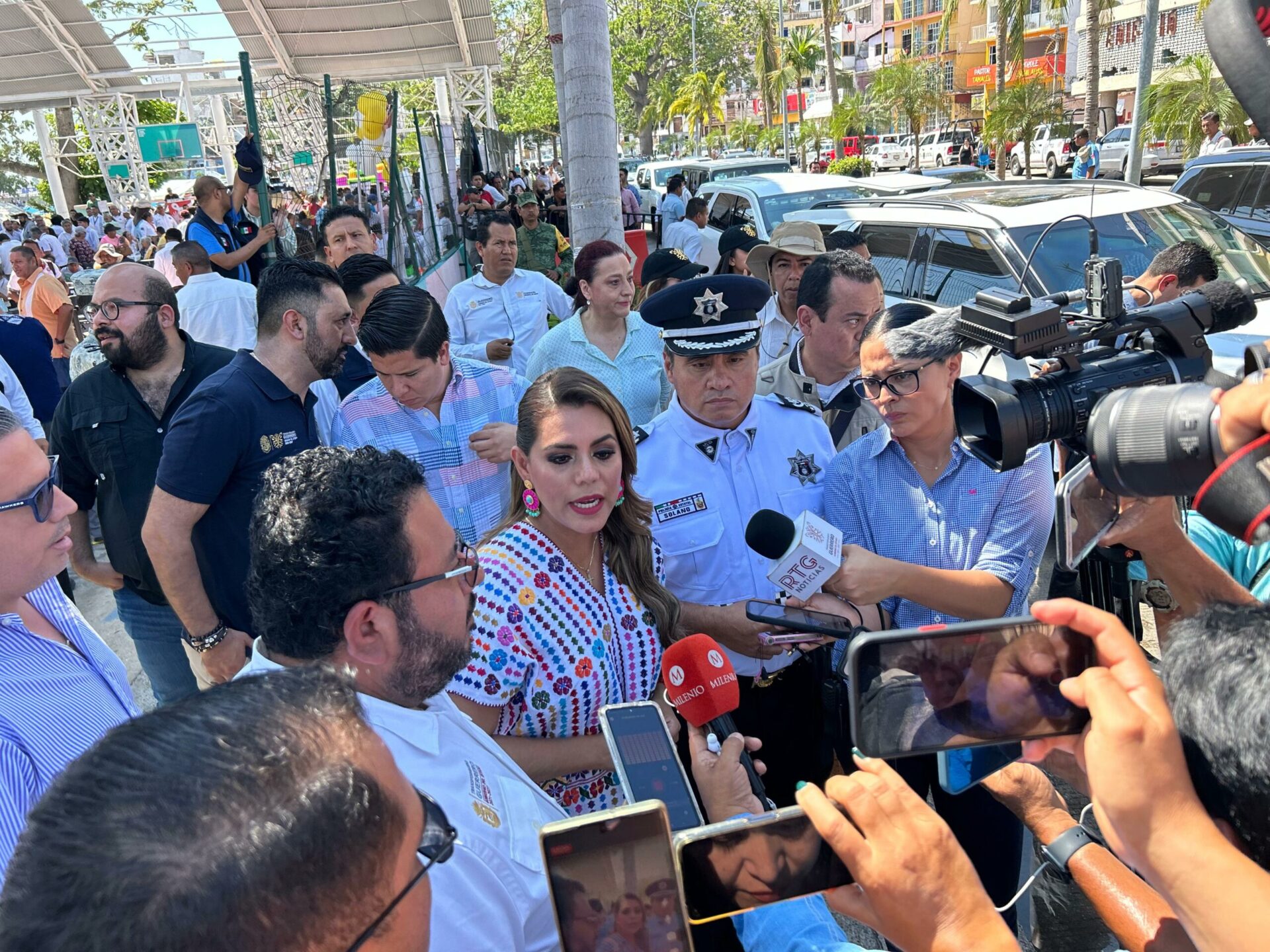 Gestiona Evelyn Salgado aplazar cobro de casetas en Acapulco