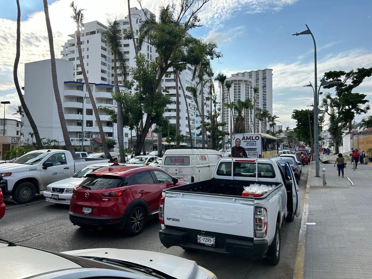 Acapulco colapsó por bloqueo de afectados por Otis