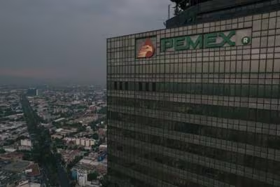 AMLO le perdona deuda millonaria a Pemex