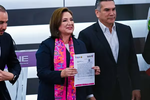Xóchitl Gálvez asiste al INE a registrarse como candidata a la Presidencia en 2024
