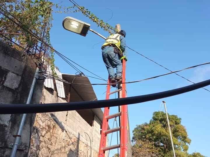 Rehabilitan 400 luminarias en Acapulco