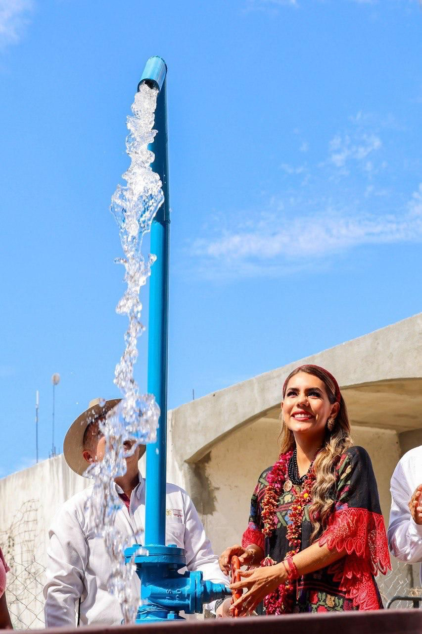 Evelyn Salgado inaugura sistema de agua potable en Costa Chica