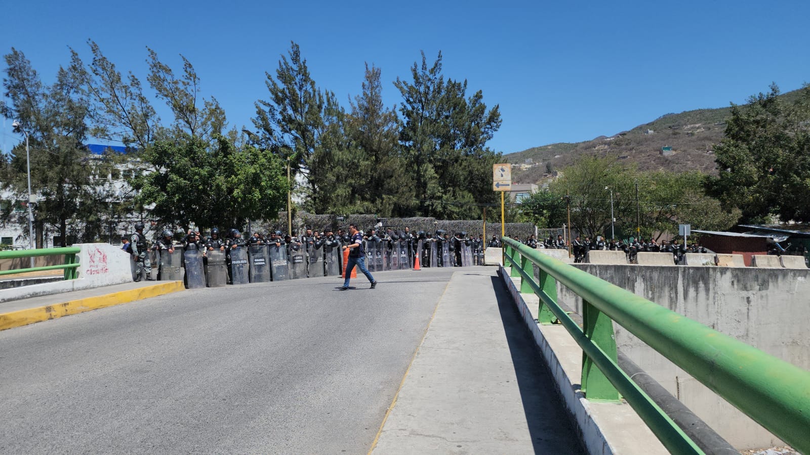 Custodian Palacio de Gobierno ante posibles protestas de normalistas de Ayotzinapa