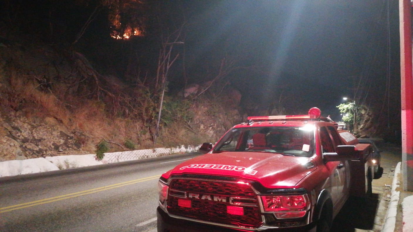 Atienden incendios forestales en Acapulco; hay tres activos