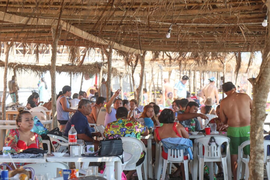 Turistas nacionales mantienen a Acapulco como su destino turístico preferido