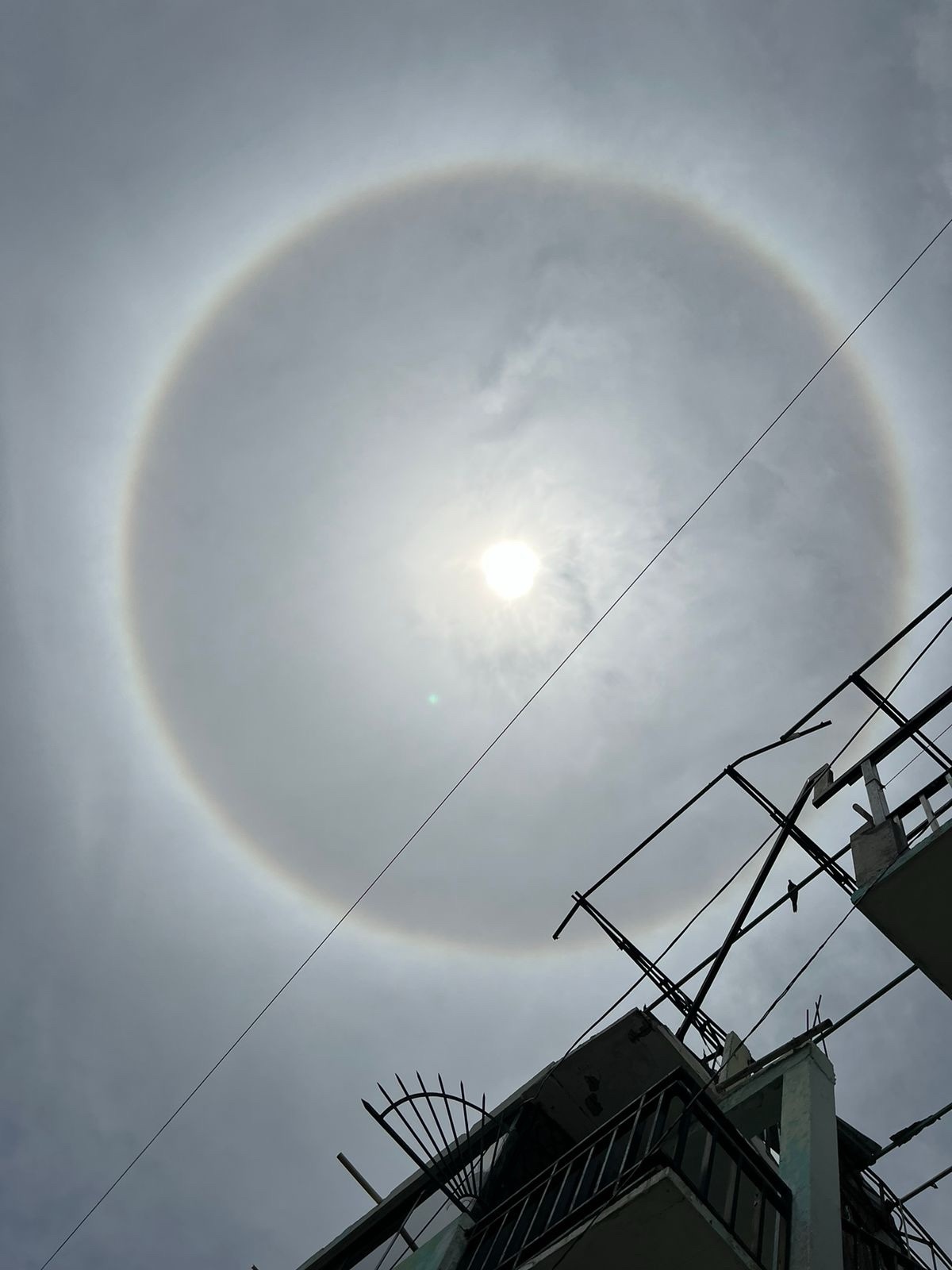 Fenómeno del Halo Solar Ilumina cielos de Acapulco