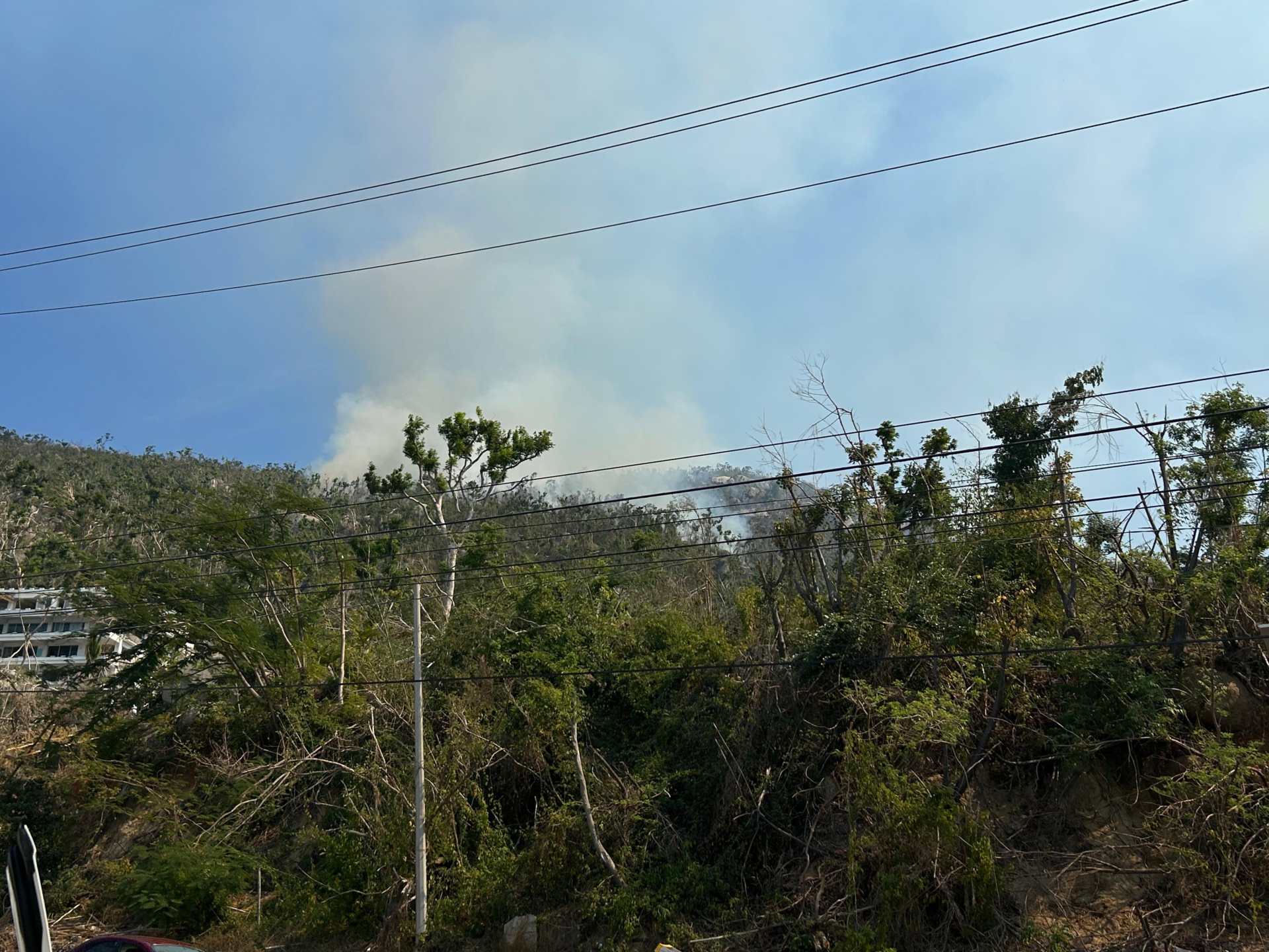 Continúan acciones para sofocar incendio del cerro de los Dragos