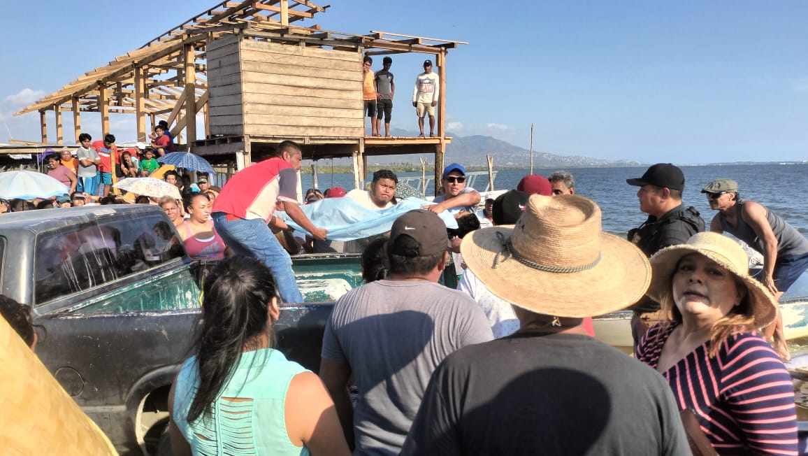 Fallecen dos turistas de CDMX tras accidente de lancha en Coyuca de Benítez