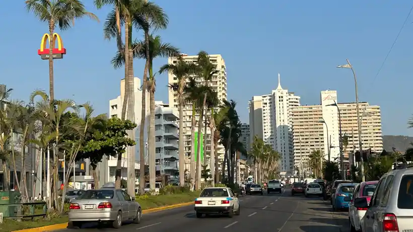 Hotel en zona dorada de Acapulco reporta cientos de cancelaciones